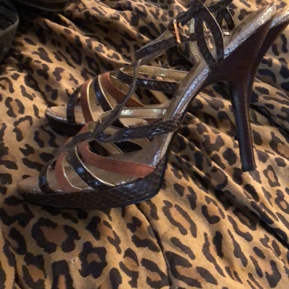 Nina size 10 sage green & tan alligator embossed strappy  platform heels - Picture 7 of 12